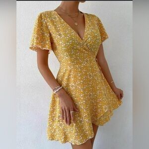 IZZO Floral Yellow Beautiful Wrap Dress Sz M